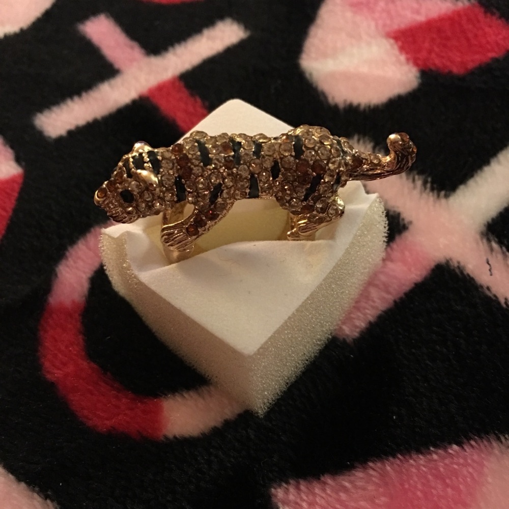 woman's Tiger Ring
